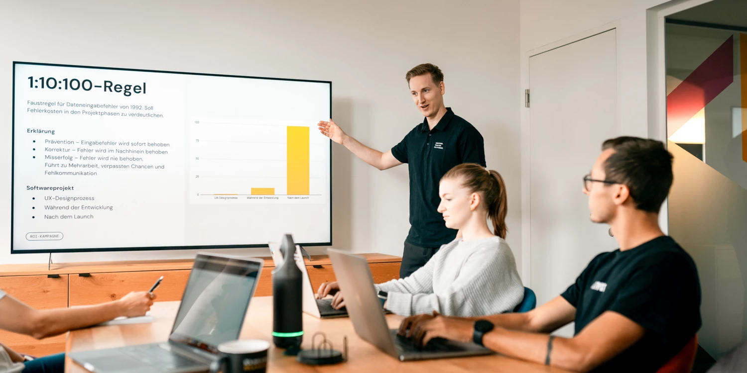Presentation of the 1:10:100 rule, which illustrates the cost difference between an error in the design phase versus in the production system. Image-EN