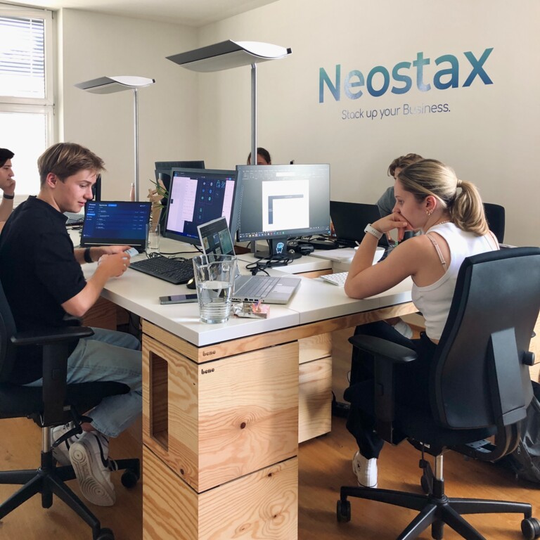 Neostax-Workspace bei Fusonic