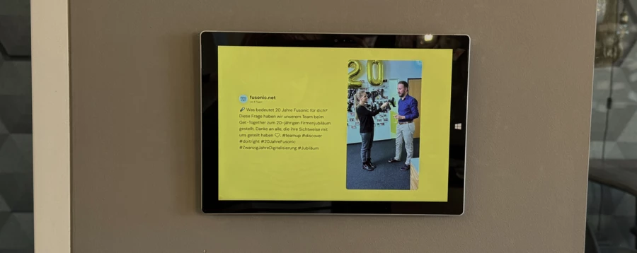 Die »Social Media Wall« zeigt Posts der Fusonic Social Media Kanäle. Wall in der Küche